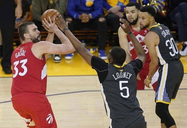  沃尔夫斯堡签下巴西后卫，防线补强计划启动  